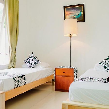 Dormitory Tourism Sritanjung Banyuwangi By Gajahsora Management エクステリア 写真