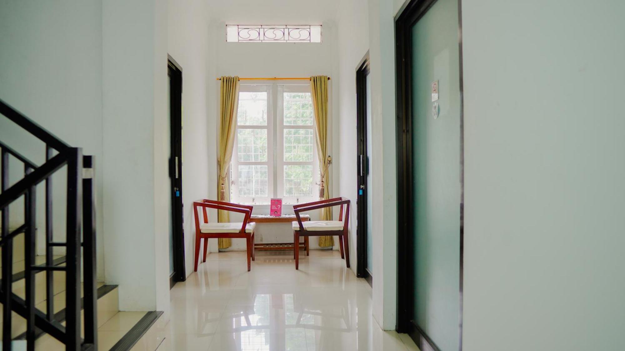 Dormitory Tourism Sritanjung Banyuwangi By Gajahsora Management エクステリア 写真