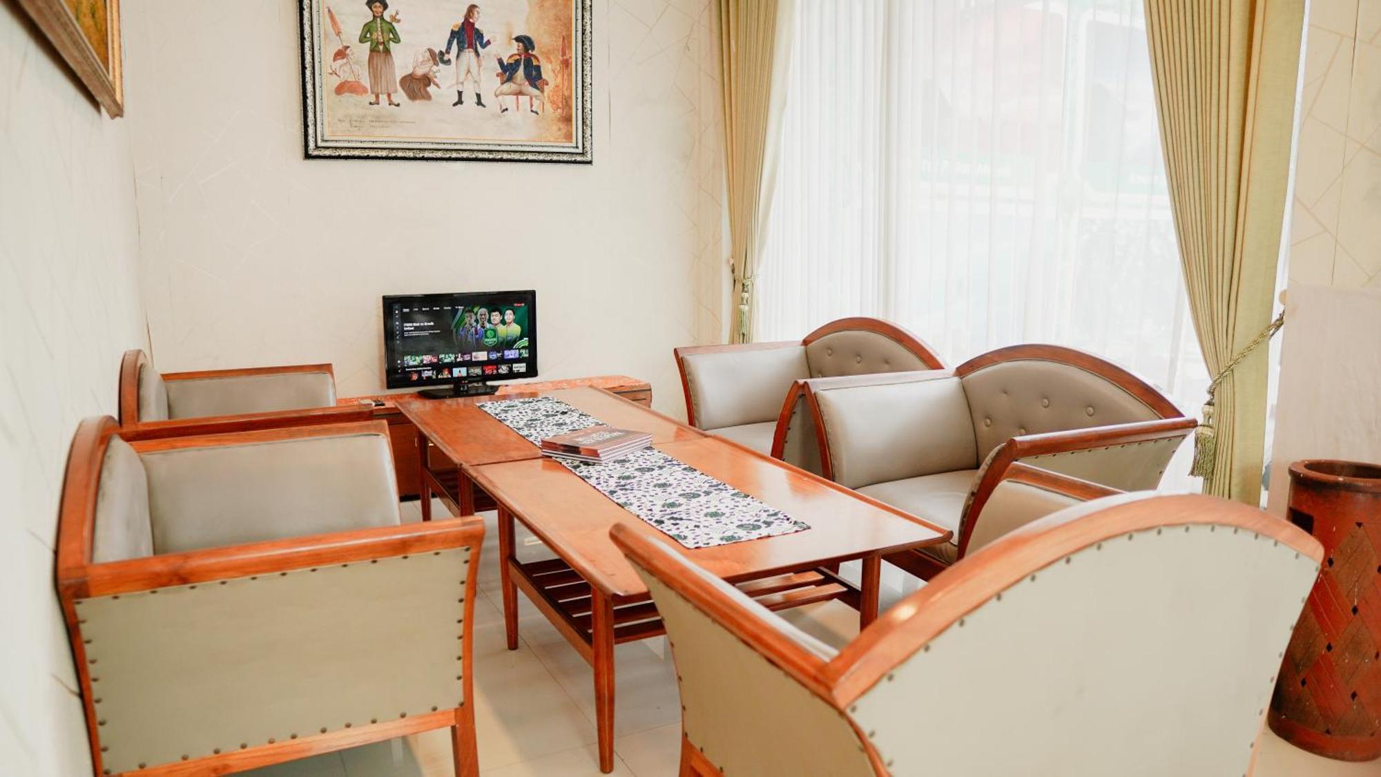Dormitory Tourism Sritanjung Banyuwangi By Gajahsora Management エクステリア 写真