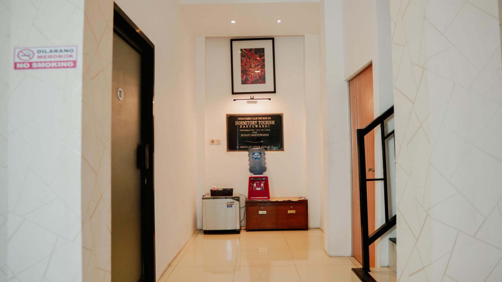 Dormitory Tourism Sritanjung Banyuwangi By Gajahsora Management エクステリア 写真