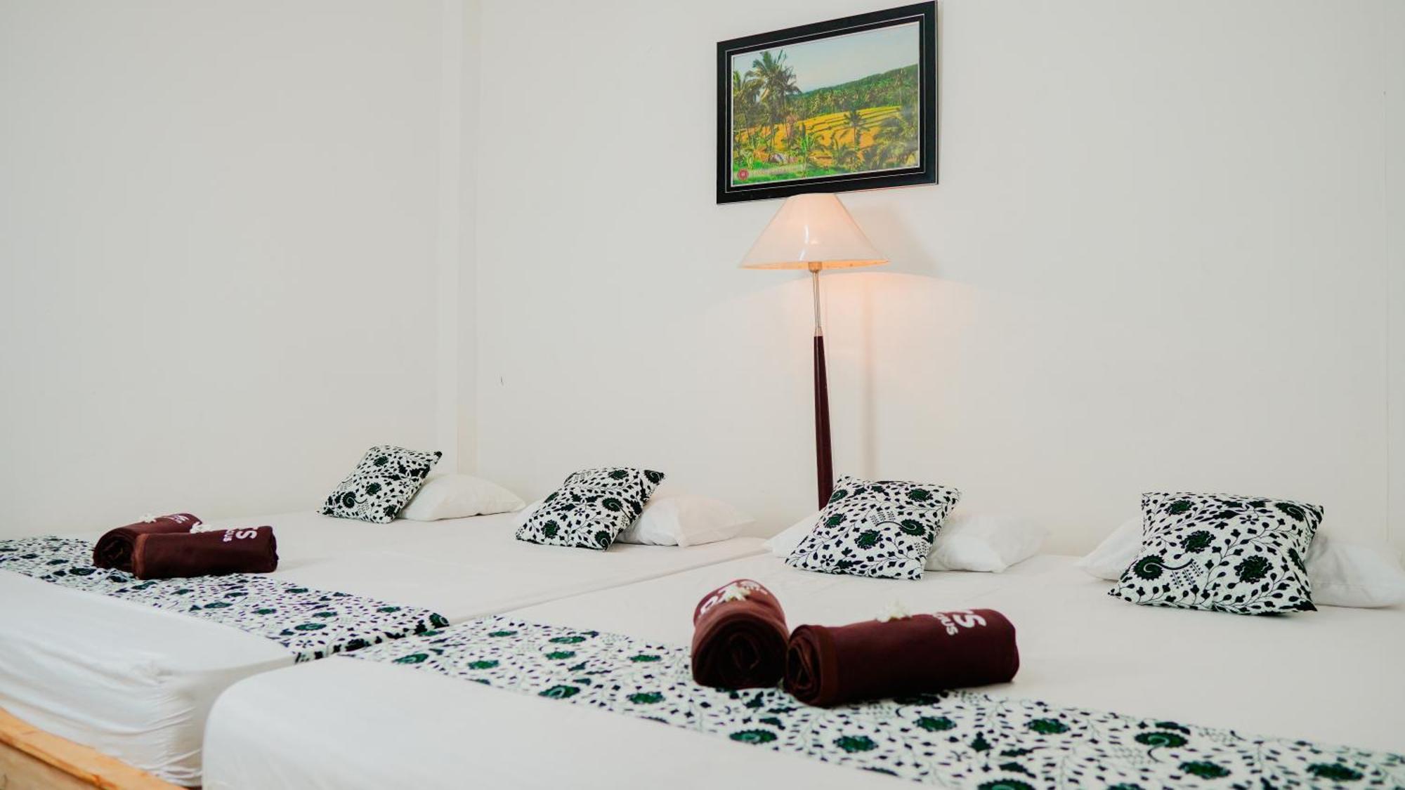 Dormitory Tourism Sritanjung Banyuwangi By Gajahsora Management エクステリア 写真