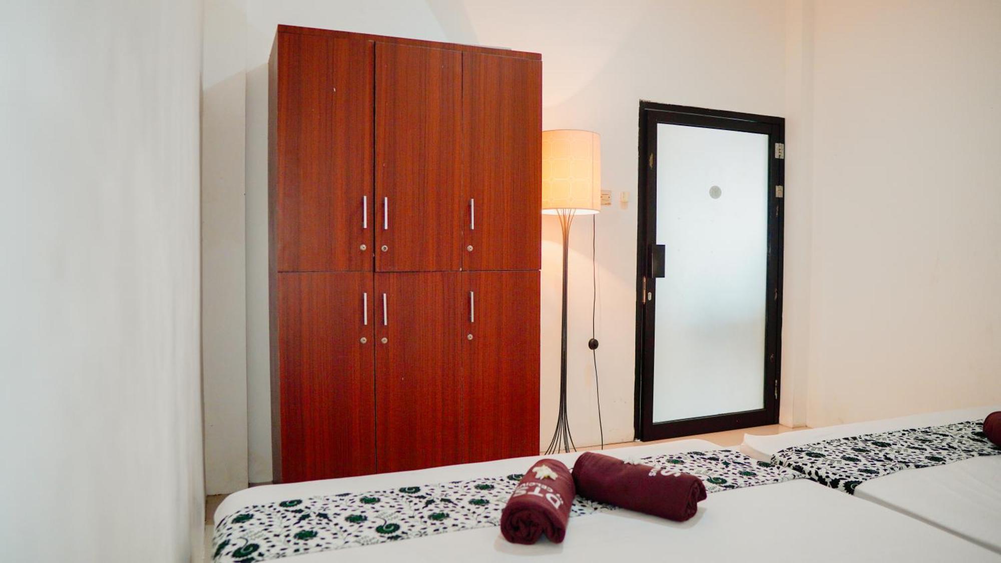 Dormitory Tourism Sritanjung Banyuwangi By Gajahsora Management エクステリア 写真