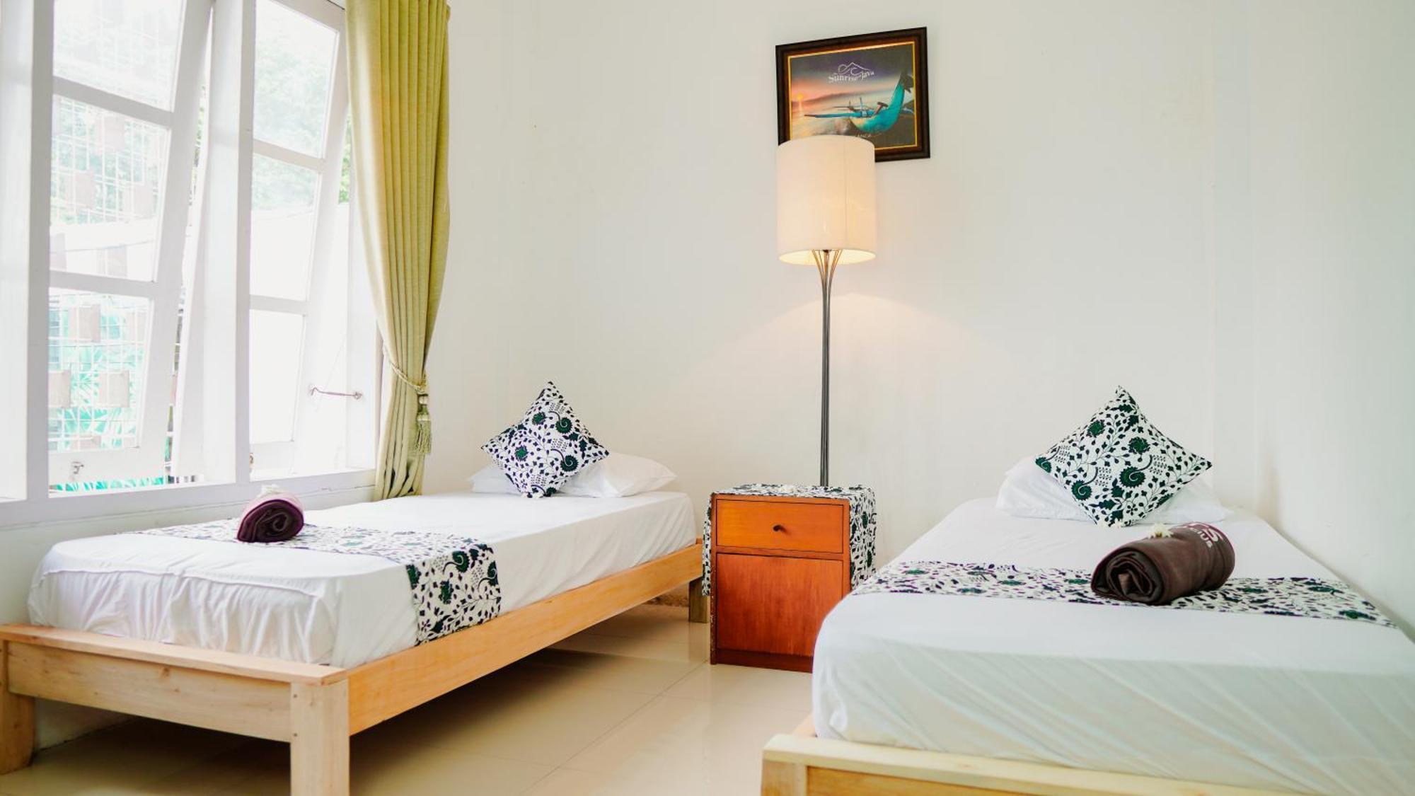 Dormitory Tourism Sritanjung Banyuwangi By Gajahsora Management エクステリア 写真