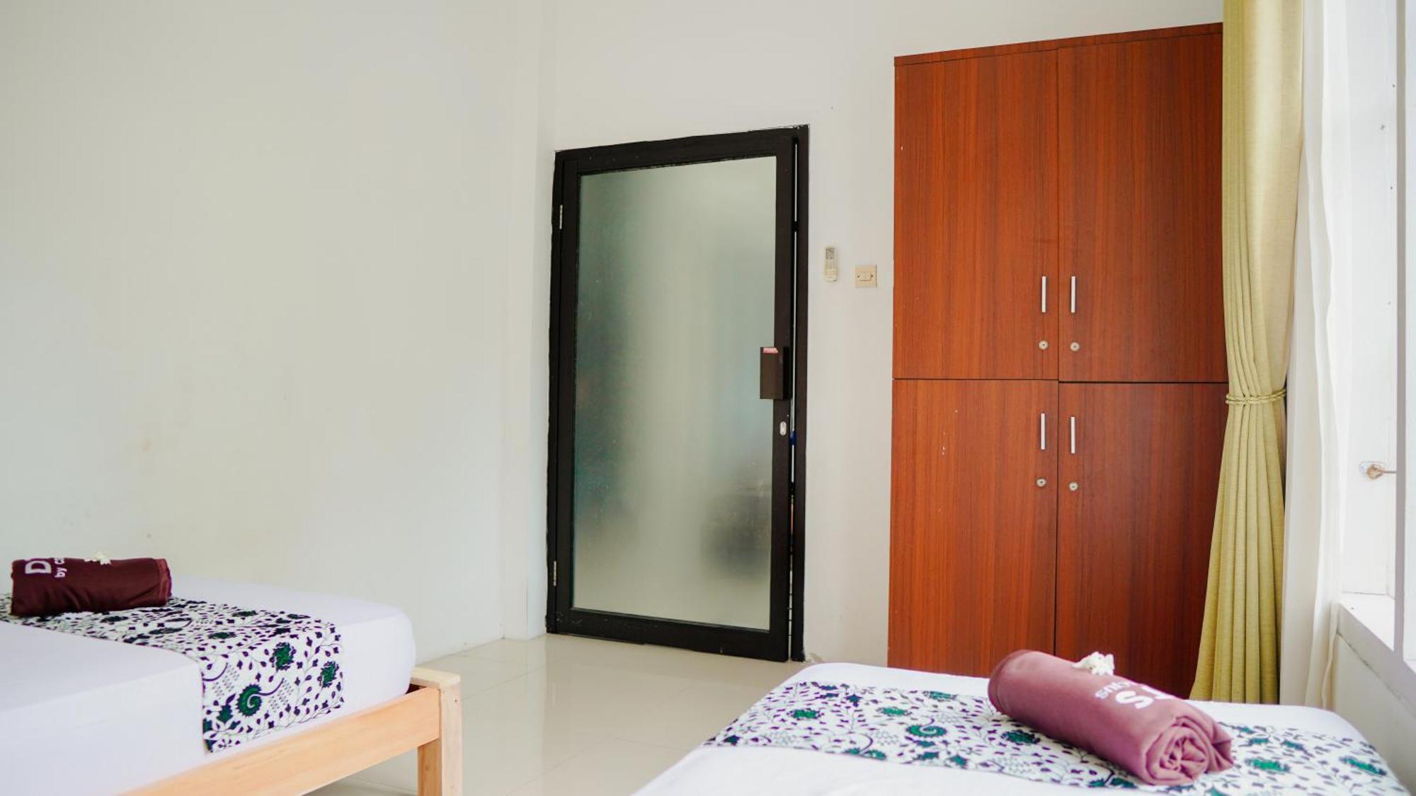 Dormitory Tourism Sritanjung Banyuwangi By Gajahsora Management エクステリア 写真