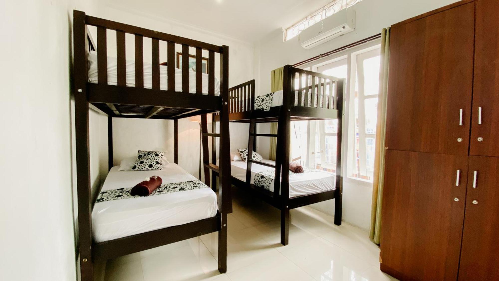 Dormitory Tourism Sritanjung Banyuwangi By Gajahsora Management エクステリア 写真